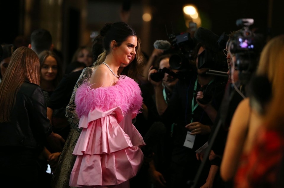 Kendall Jenner dakikada 350 dolar kazandı galerisi resim 3