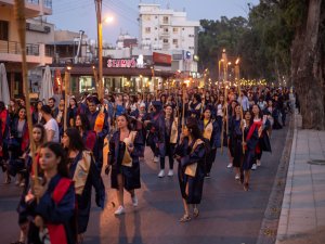 DAÜ 2018-2019 Akademik Yılı mezunları Fener Alayı ile kente veda etti