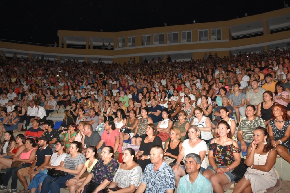 Candan Erçetin ve Kardeş Türküler konser verdi galerisi resim 4