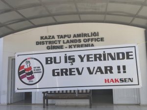 Girne Tapu Dairesi'nde uyarı grevi gerçekleştiriliyor