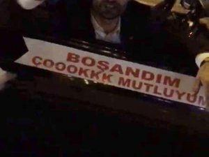 İstanbul sokaklarında "boşandım" konvoyu