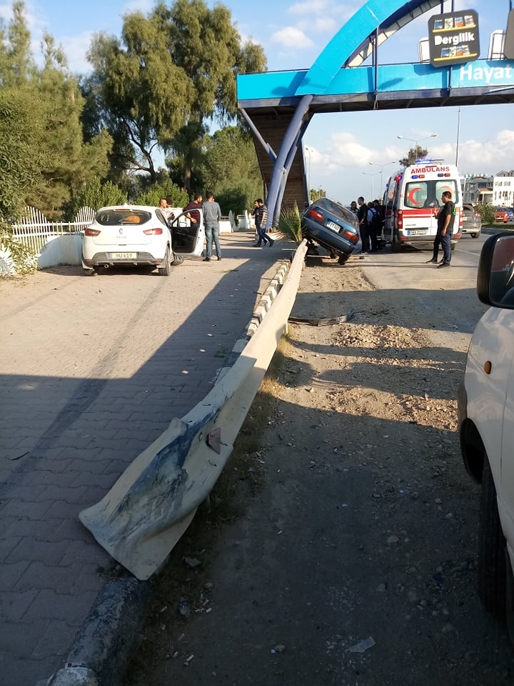 Lefkoşa'da Yakın Doğu Bulvarı'nda trafik kazası meydana geldi galerisi resim 1