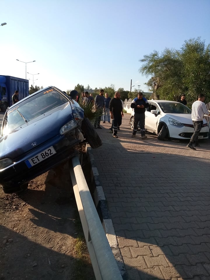 Lefkoşa'da Yakın Doğu Bulvarı'nda trafik kazası meydana geldi galerisi resim 2