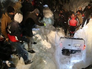 Çığ Düşen Van Bahçesaray'dan görüntüler