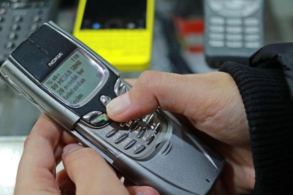 25 yılda 850 cep telefonu biriktirdi galerisi resim 10