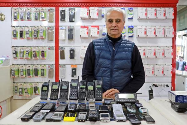 25 yılda 850 cep telefonu biriktirdi galerisi resim 2