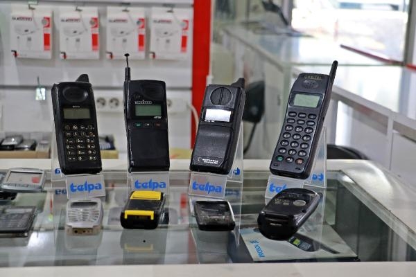 25 yılda 850 cep telefonu biriktirdi galerisi resim 8