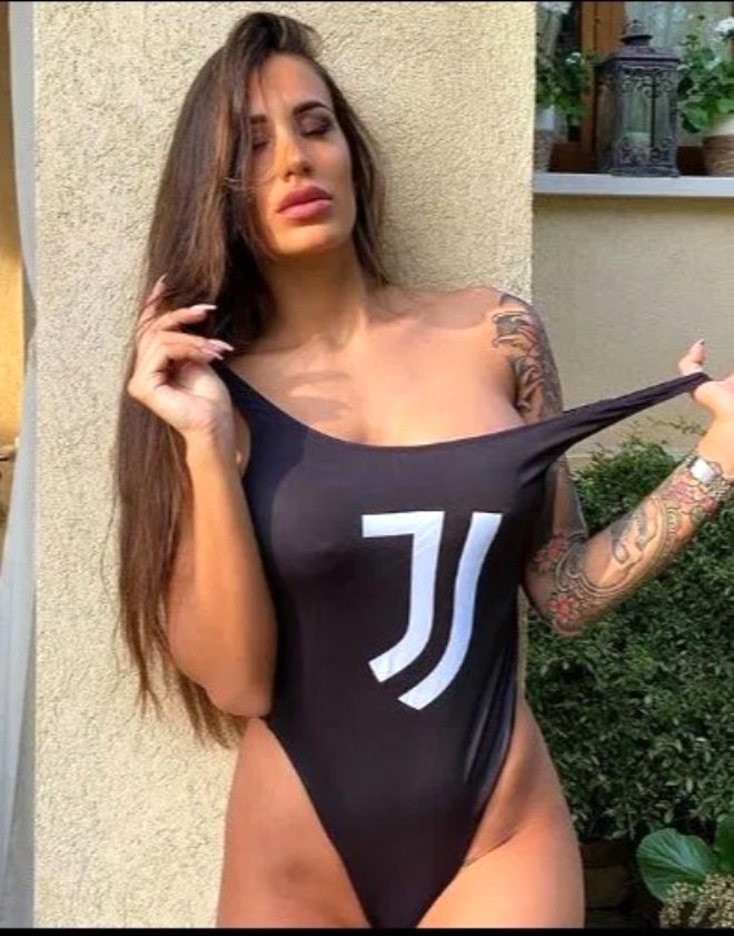 Genç Model Juventus şampiyon olursa soyunacağını söyledi galerisi resim 9