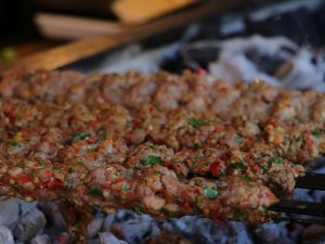 Virüse karşı Adanalı ustalardan 'Corona kebap'