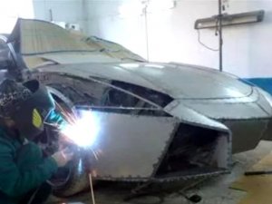 Elindeki hurda aracı, Lamborghini'ye dönüştürdü!