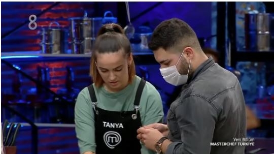 MasterChef'te Tanya stüdyoda fenalaştı doktor eşliğinde ayrıldı galerisi resim 2