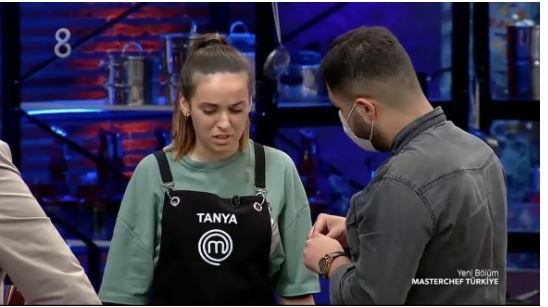 MasterChef'te Tanya stüdyoda fenalaştı doktor eşliğinde ayrıldı galerisi resim 3