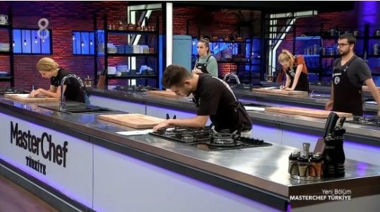 MasterChef'te Tanya stüdyoda fenalaştı doktor eşliğinde ayrıldı galerisi resim 4