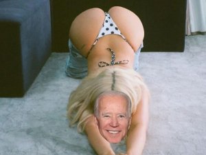 Joe Biden'a oy verene çıplak fotoğraf gönderecek