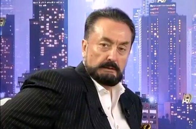 Adnan Oktar 'kedicikler'ine ne yapıyor? galerisi resim 6