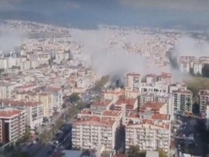 Son Dakika! İzmir'deki deprem ilk görüntüler!