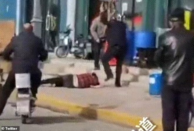 Sebebi incir çekirdeğini doldurmaz! Vicdansız adam cadde ortasında karıs galerisi resim 4