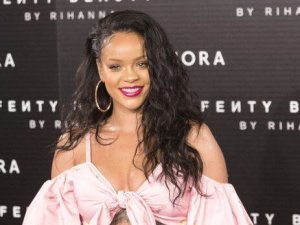 Rihanna: Bütün oyları sayın biz bekleriz!