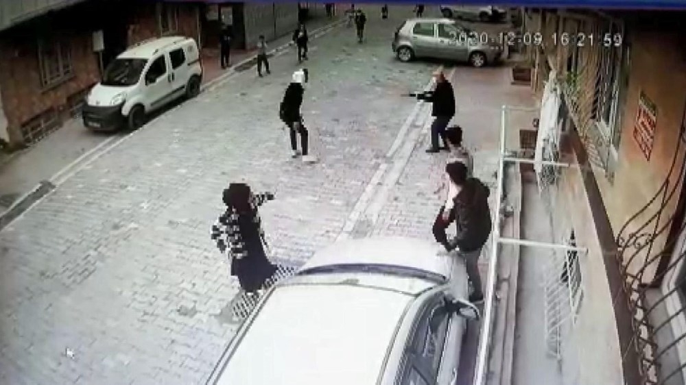 Top oynayan çocuklara kızdı, tüfekle ateş açtı galerisi resim 3