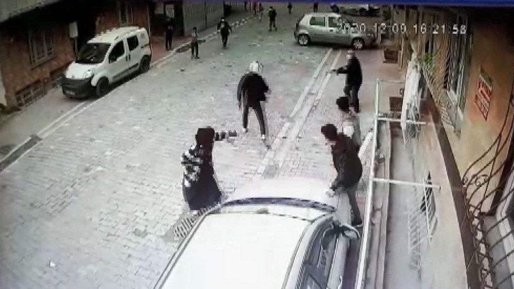 Top oynayan çocuklara kızdı, tüfekle ateş açtı galerisi resim 4