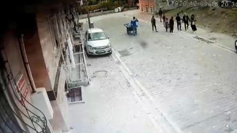 Top oynayan çocuklara kızdı, tüfekle ateş açtı galerisi resim 7