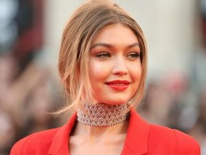 2016 iheartradio Müzik Ödül Töreni’ne Gigi Hadid damgası