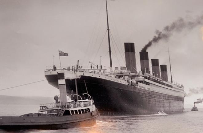 1912 yılında okyanusun karanlık sularına gömülen Titanic batarken bakın  galerisi resim 10