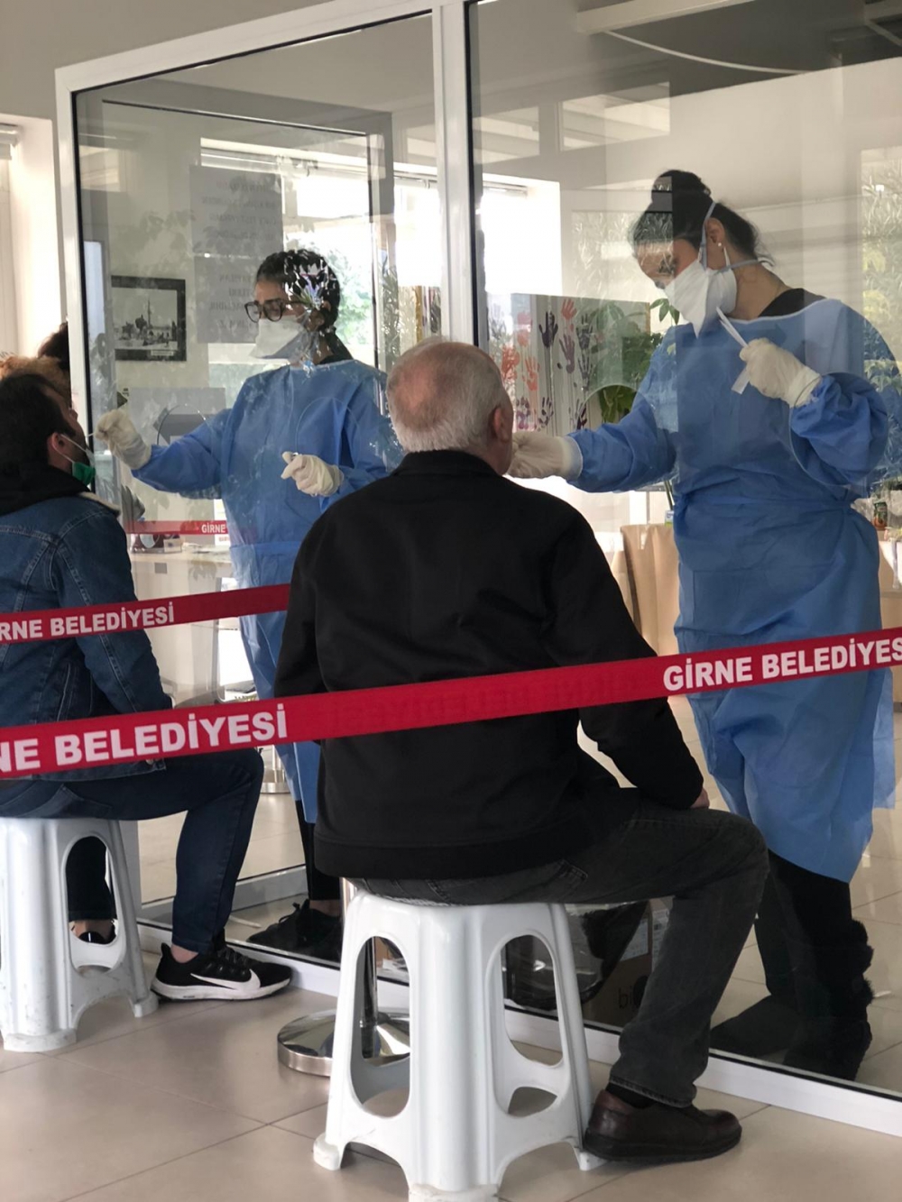 Girne'de  PCR Testlerine Hafta Sonu Büyük İlgi Vardı galerisi resim 1