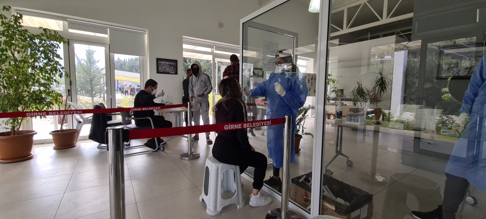 Girne'de  PCR Testlerine Hafta Sonu Büyük İlgi Vardı galerisi resim 4