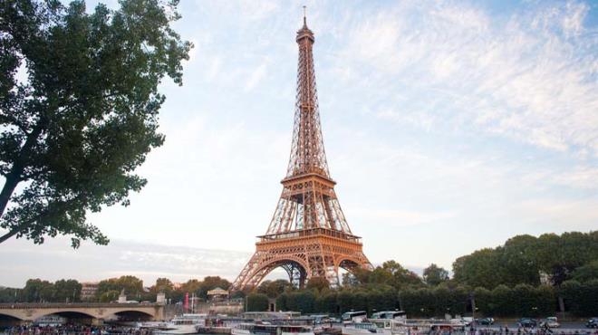 Yıldönümünde Paris'e gidemeyince,eşi için Eyfel Kulesi yaptı galerisi resim 1