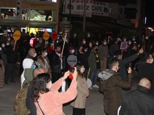 Gazetecilere yönelik sözlü saldırılar protesto edildi