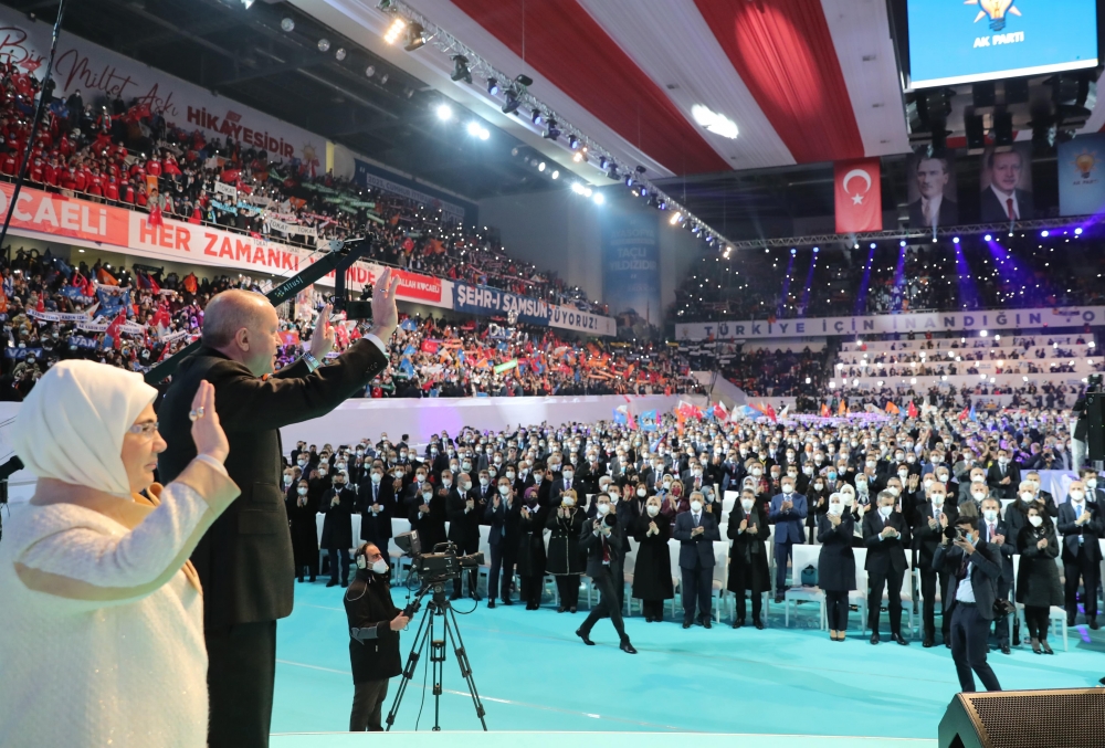 Koronavirüs salgınına rağmen binlerce kişi katıldı; işte AKP kongresinde galerisi resim 11