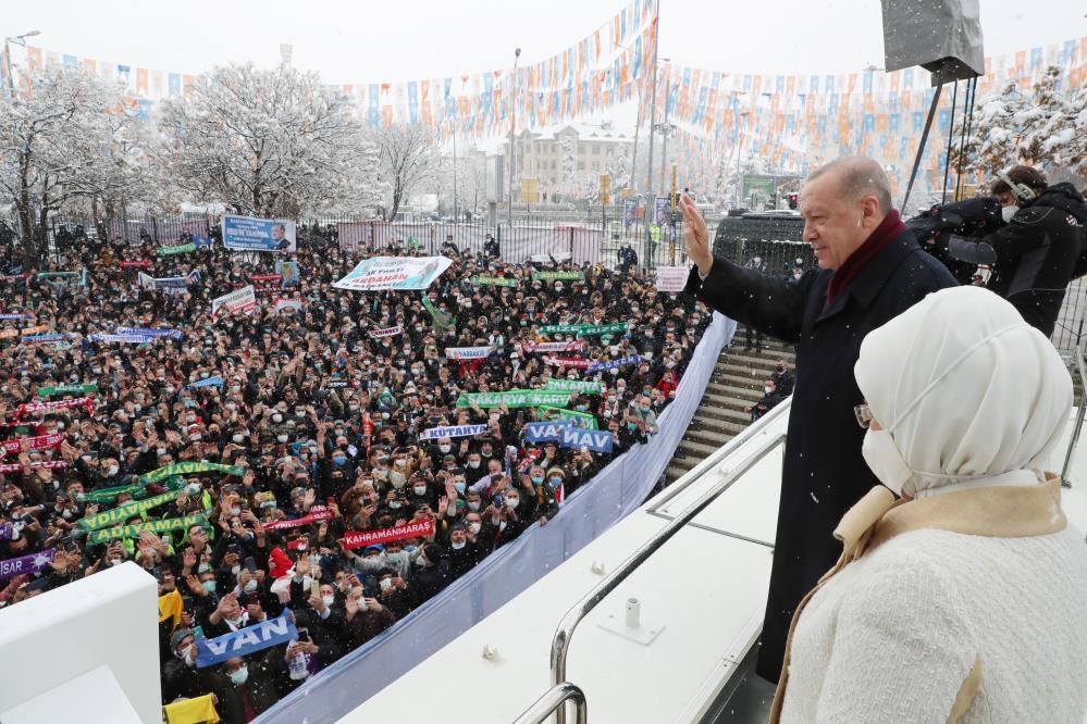 Koronavirüs salgınına rağmen binlerce kişi katıldı; işte AKP kongresinde galerisi resim 7