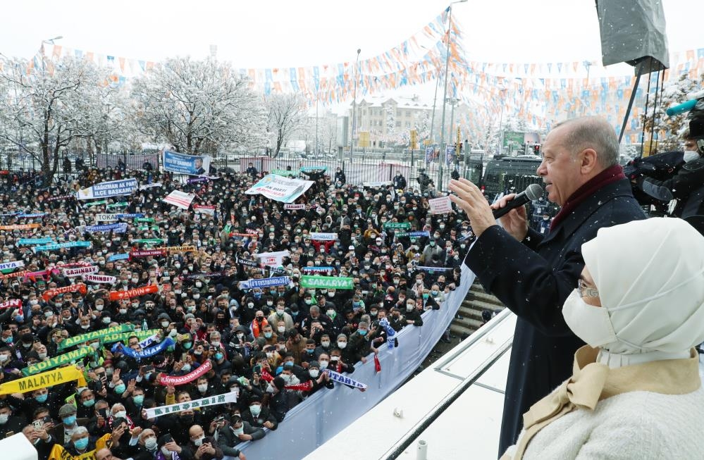 Koronavirüs salgınına rağmen binlerce kişi katıldı; işte AKP kongresinde galerisi resim 8