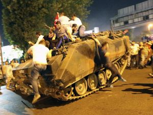 Çarpıcı Fotoğraflarla Darbe Direnişi