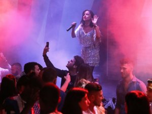 Beyza Durmaz Thrones Club'ı Salladı