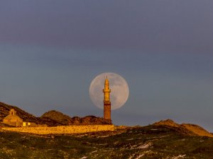 Kanlı ay, hayran bıraktı...