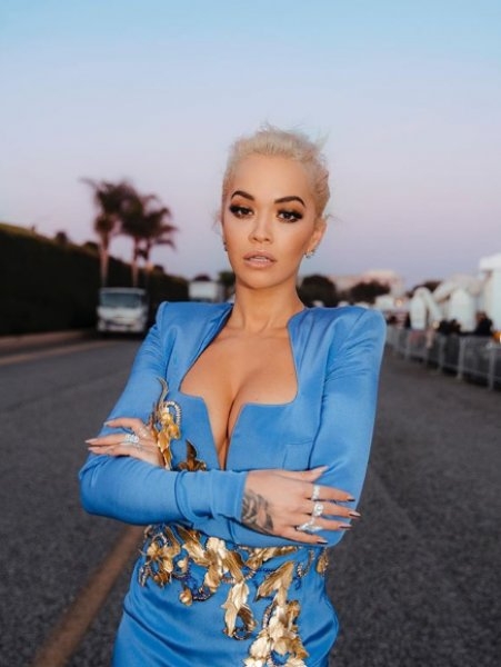 İngiliz şarkıcı Rita Ora sosyal medyayı salladı galerisi resim 12