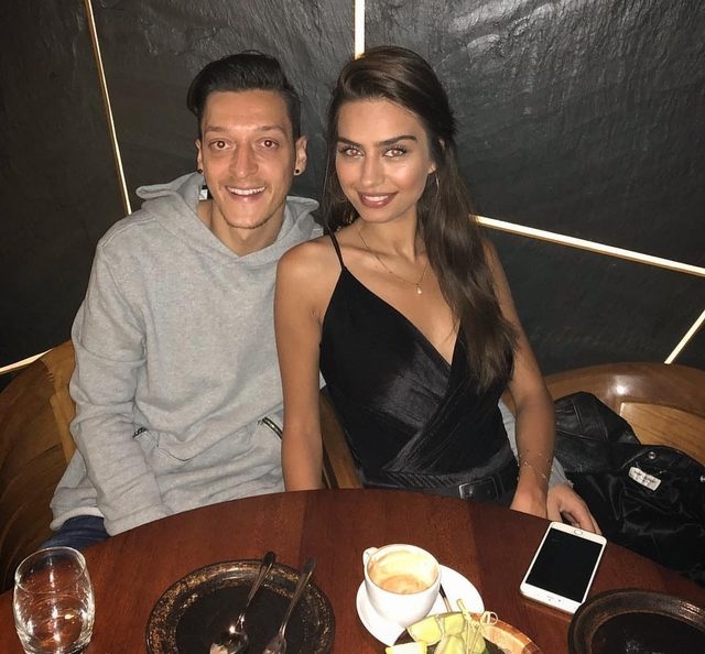 Mesut Özil'in eşinin 520 bin TL'lik gelinliği olay oldu galerisi resim 12