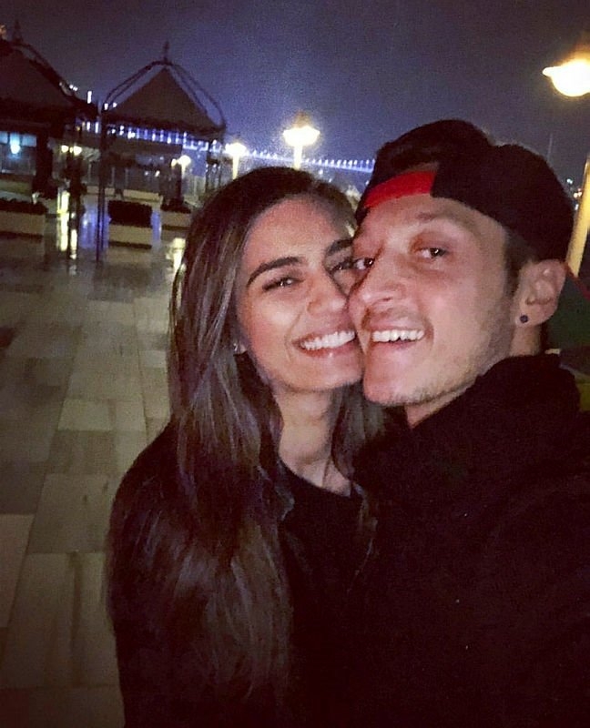 Mesut Özil'in eşinin 520 bin TL'lik gelinliği olay oldu galerisi resim 9