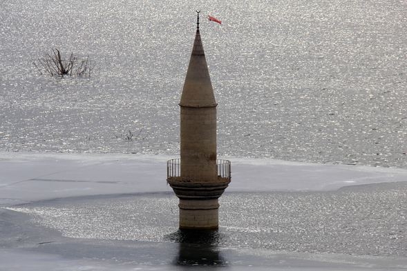 Baraj suyu çekildi, köy ortaya çıktı galerisi resim 2