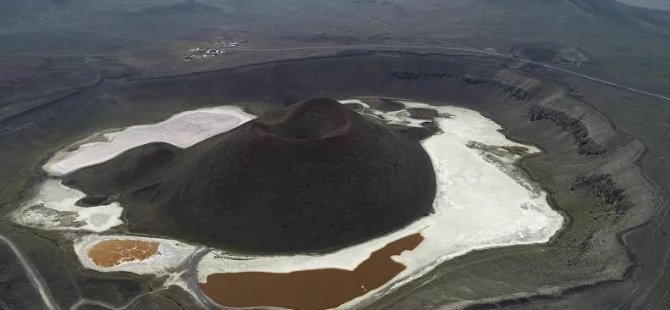 'Dünyanın nazar boncuğu' olarak bilinen Meke Gölü kurudu