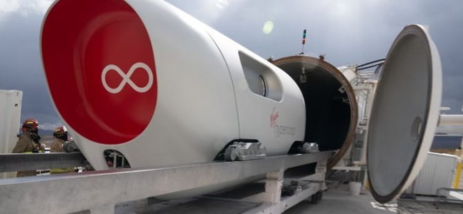 Saatte 1000 km hızla yolcu taşıyabilen Hyperloop kapsülü test sürüşü yaptı