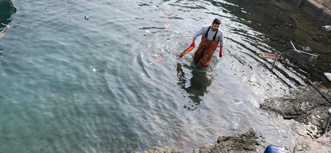 Girne Belediyesi Antik Limanda Deniz İçinde Temizlik Çalışması Yaptı