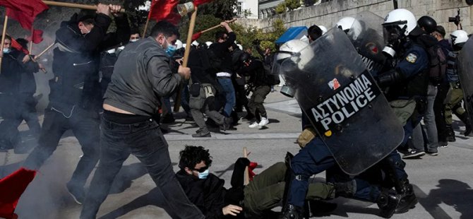 Yunanistan'da 'kampüs polisi' tasarısını protesto eden öğrencilere polis müdahalesi