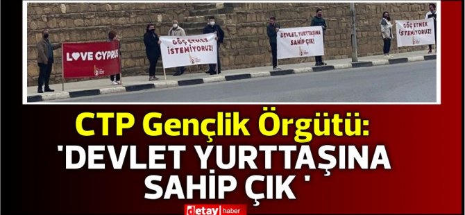 CTP Gençlik Örgütü üyeleri, Mağusa’daki Anıt Çember’de toplanarak pankartlar açtı