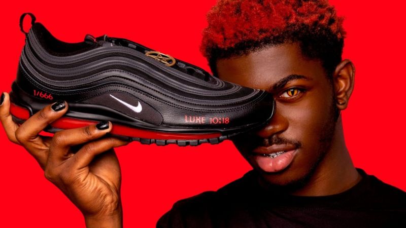 Nike, insan kanı kullanılan 'Şeytan Ayakkabıları'nın üreticisine dava açtı