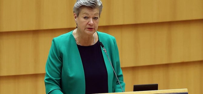 AB İçişleri Komiseri Johansson: Yunanistan denizdeki sığınmacıları Türkiye'ye geri itiyor