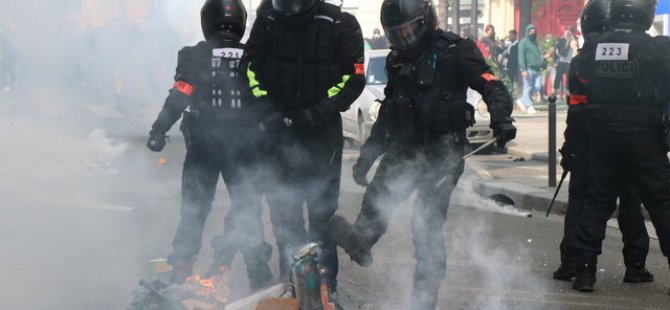 Fransa’da Binlerce Kişi "Aşı Zorunluluğu" Karşıtı Gösteride Macron Yönetimini Protesto Etti