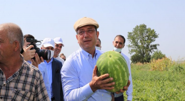 İmamoğlu kasketini taktı, yılın ilk hasadını yaptı: Tarımın ve kırsalın kalkındığı bir ortamda mutluluk, huzur ve bereket vardır